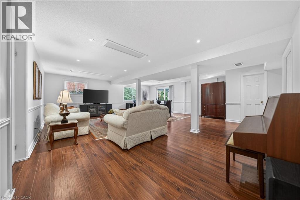 5 MAYS Crescent - 33