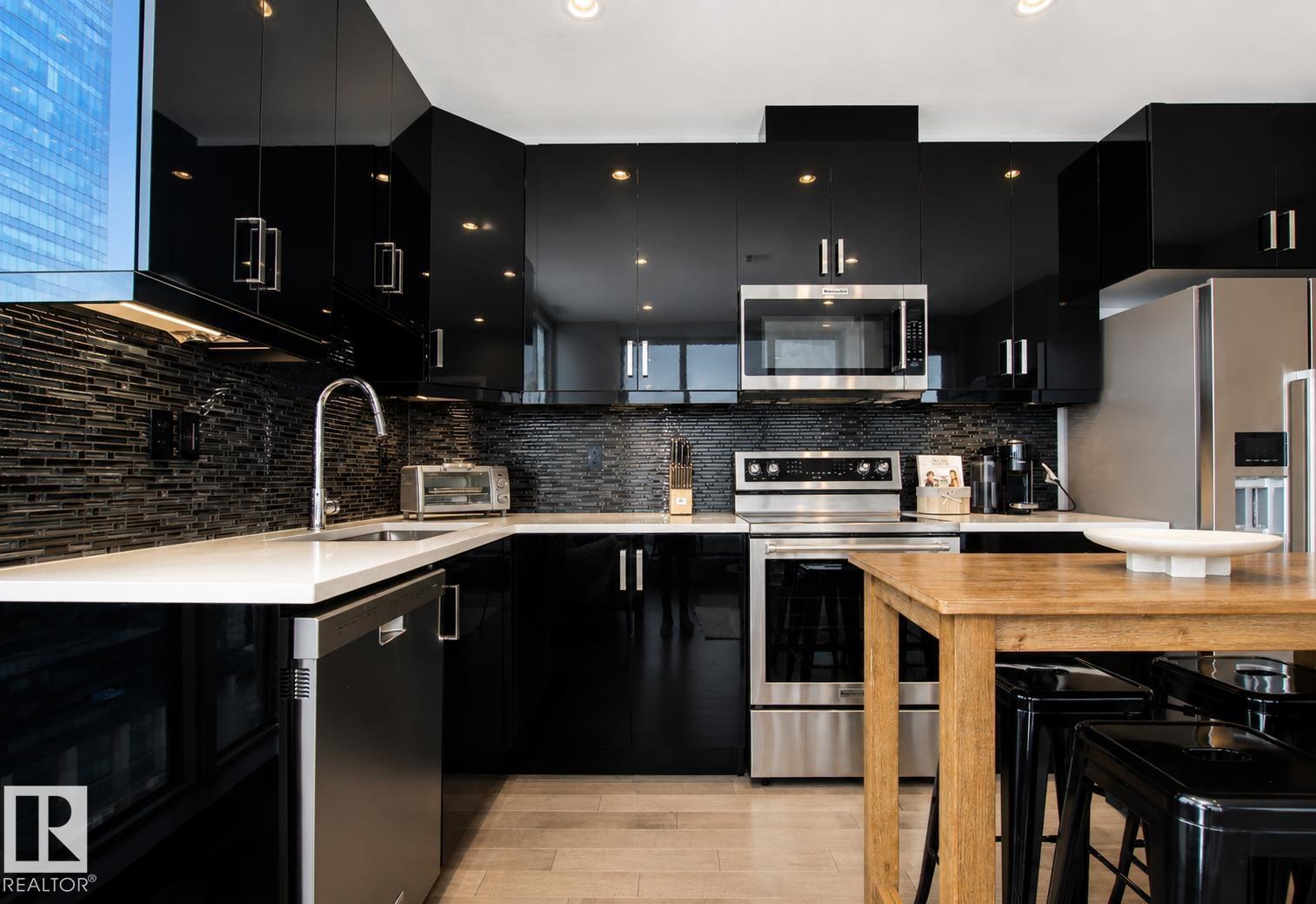 #2003 10238 103 ST NW - 4