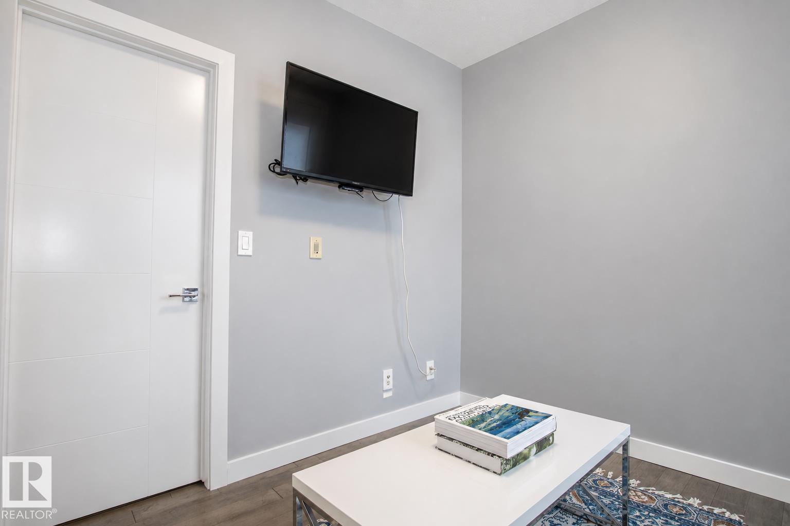 #2003 10238 103 ST NW - 20
