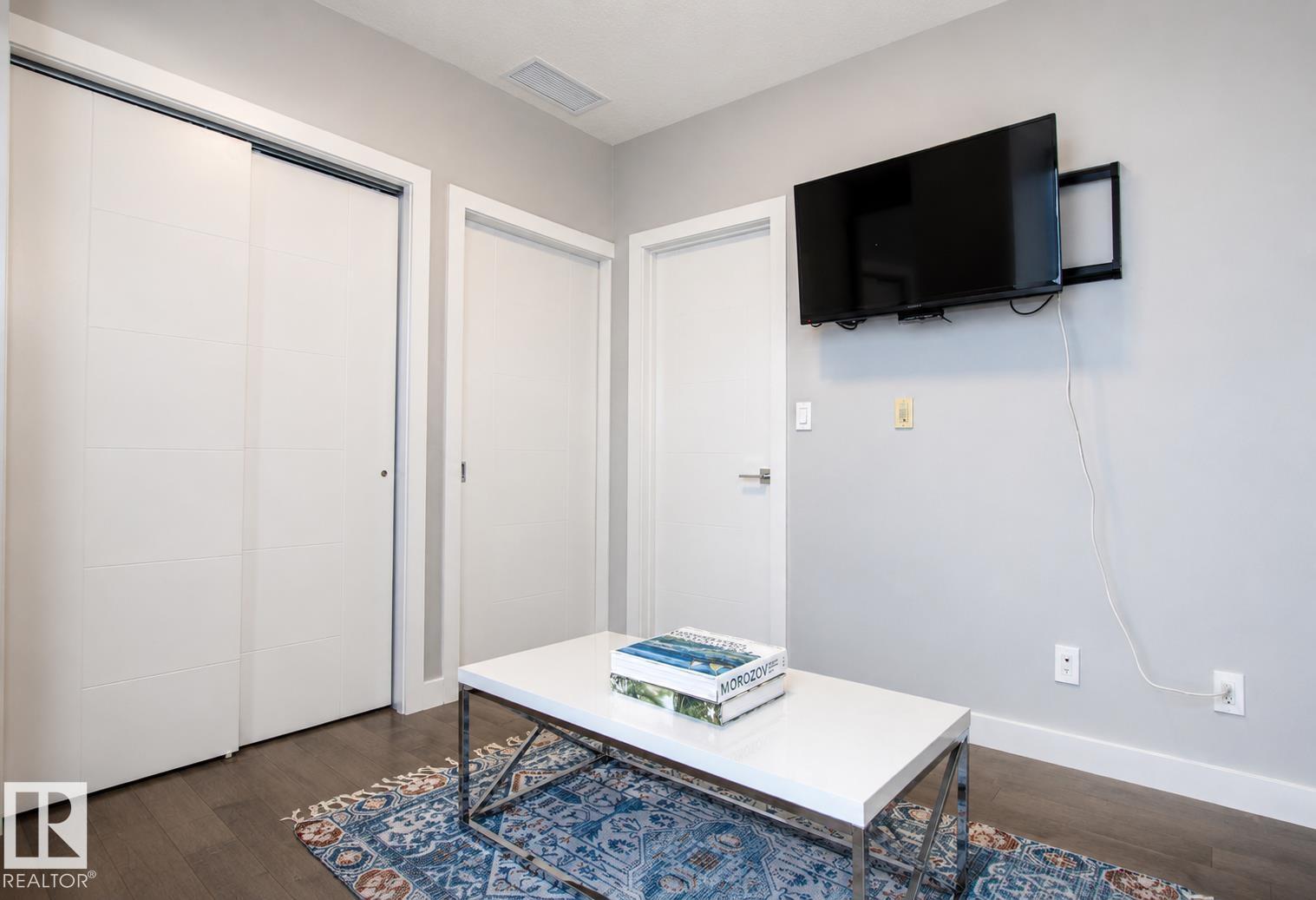 #2003 10238 103 ST NW - 19