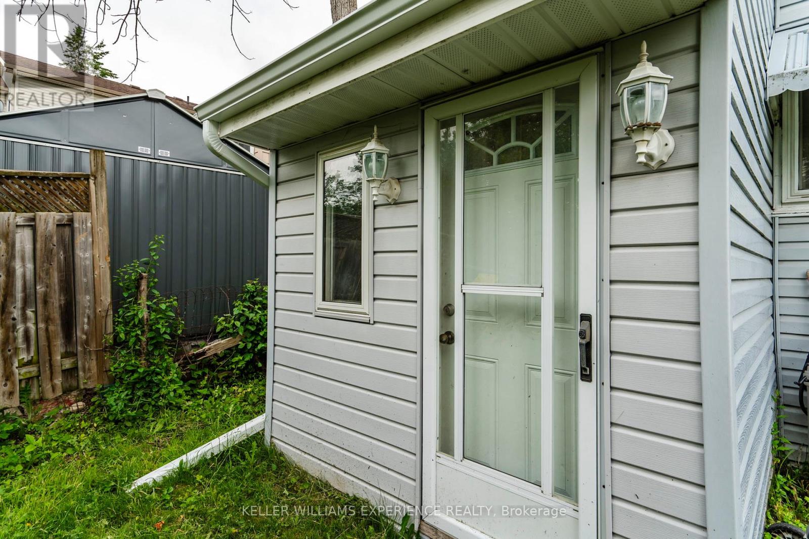 10 ARGYLE AVENUE - 16