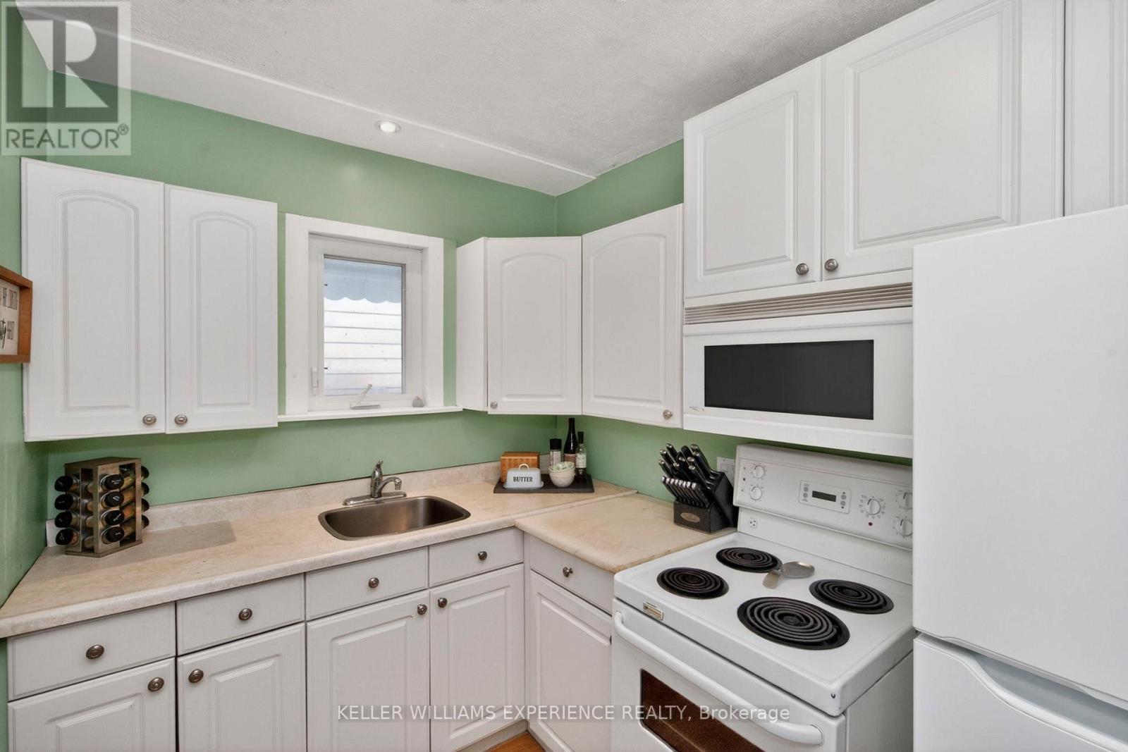 10 ARGYLE AVENUE - 7