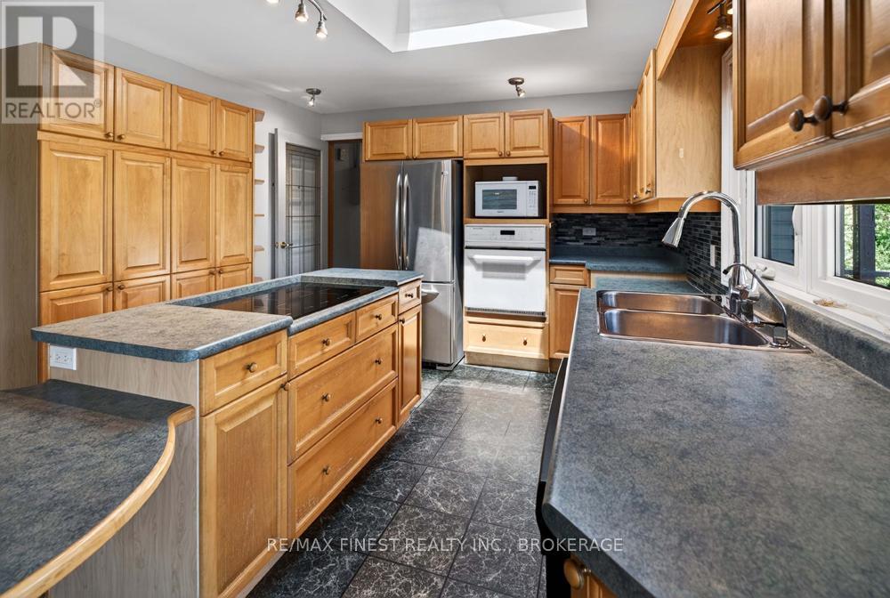 1034 SALLY LANE - Image 4