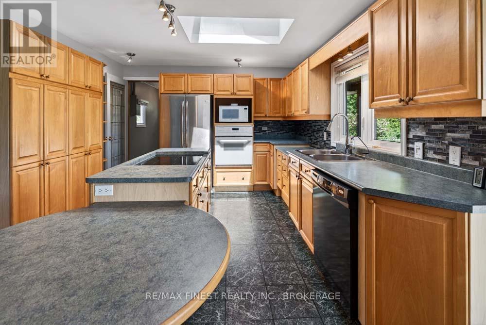 1034 SALLY LANE - Image 5