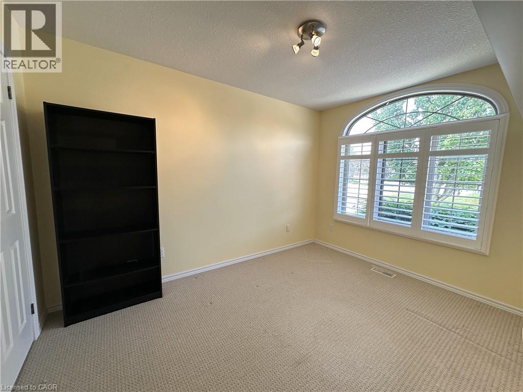 #38 510 QUEENSWAY Street W - 11