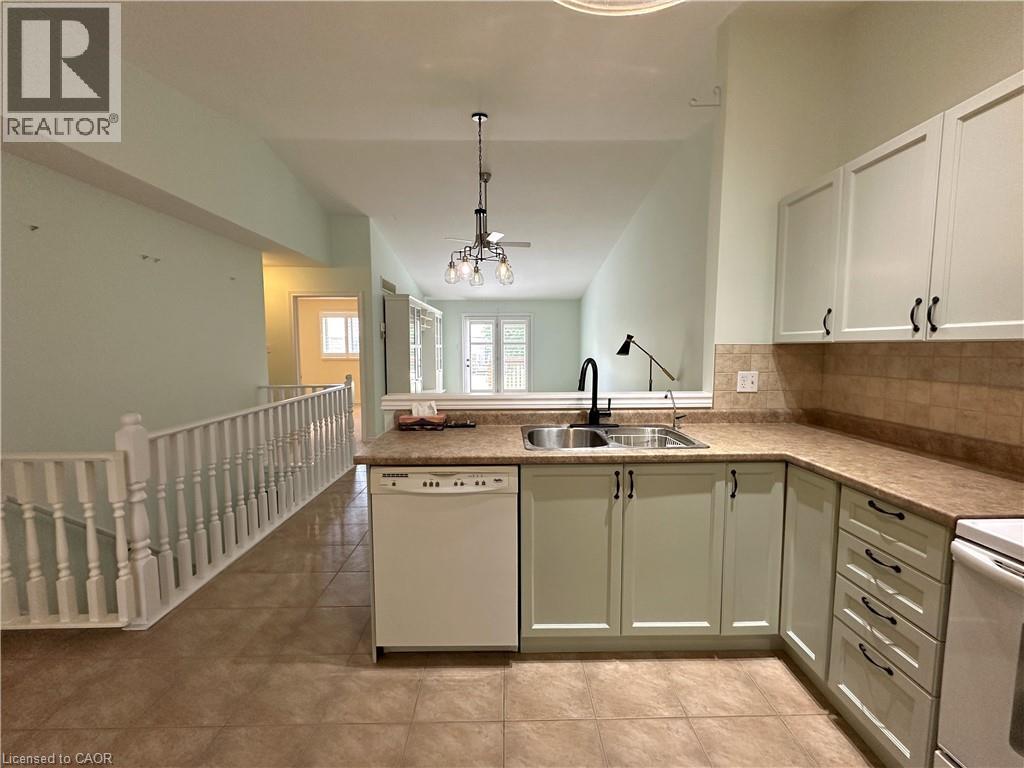 #38 510 QUEENSWAY Street W - 19