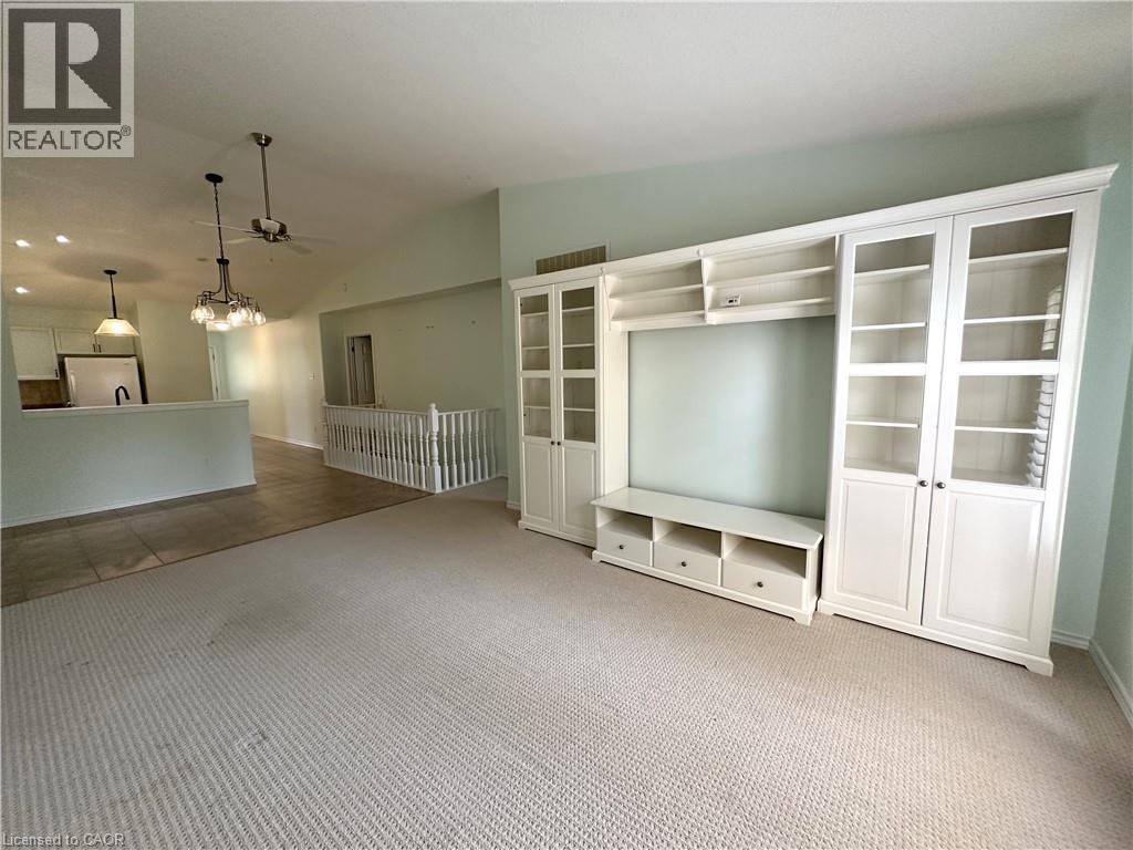 #38 510 QUEENSWAY Street W - 32