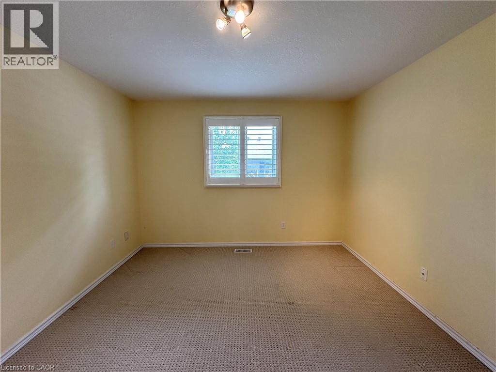 #38 510 QUEENSWAY Street W - 35