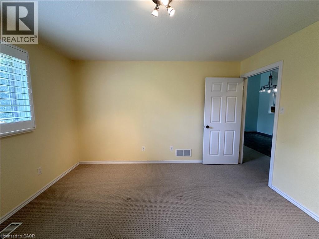 #38 510 QUEENSWAY Street W - 37