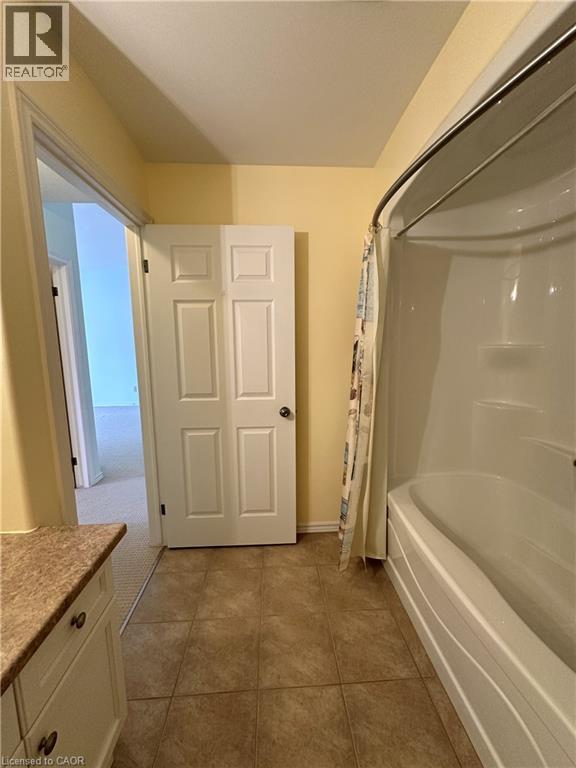 #38 510 QUEENSWAY Street W - 41