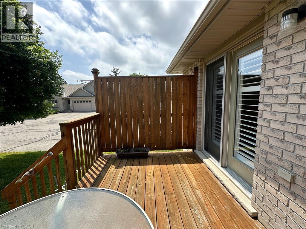 #38 510 QUEENSWAY Street W - 44