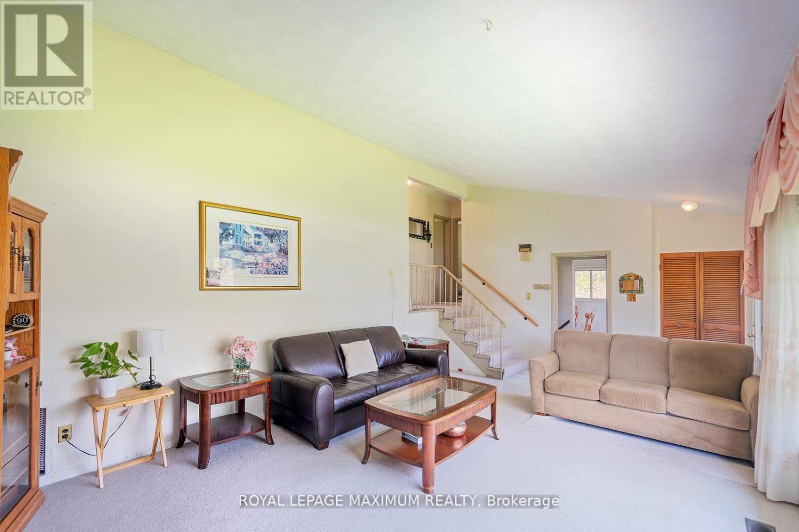 565 PINEGROVE ROAD - 3