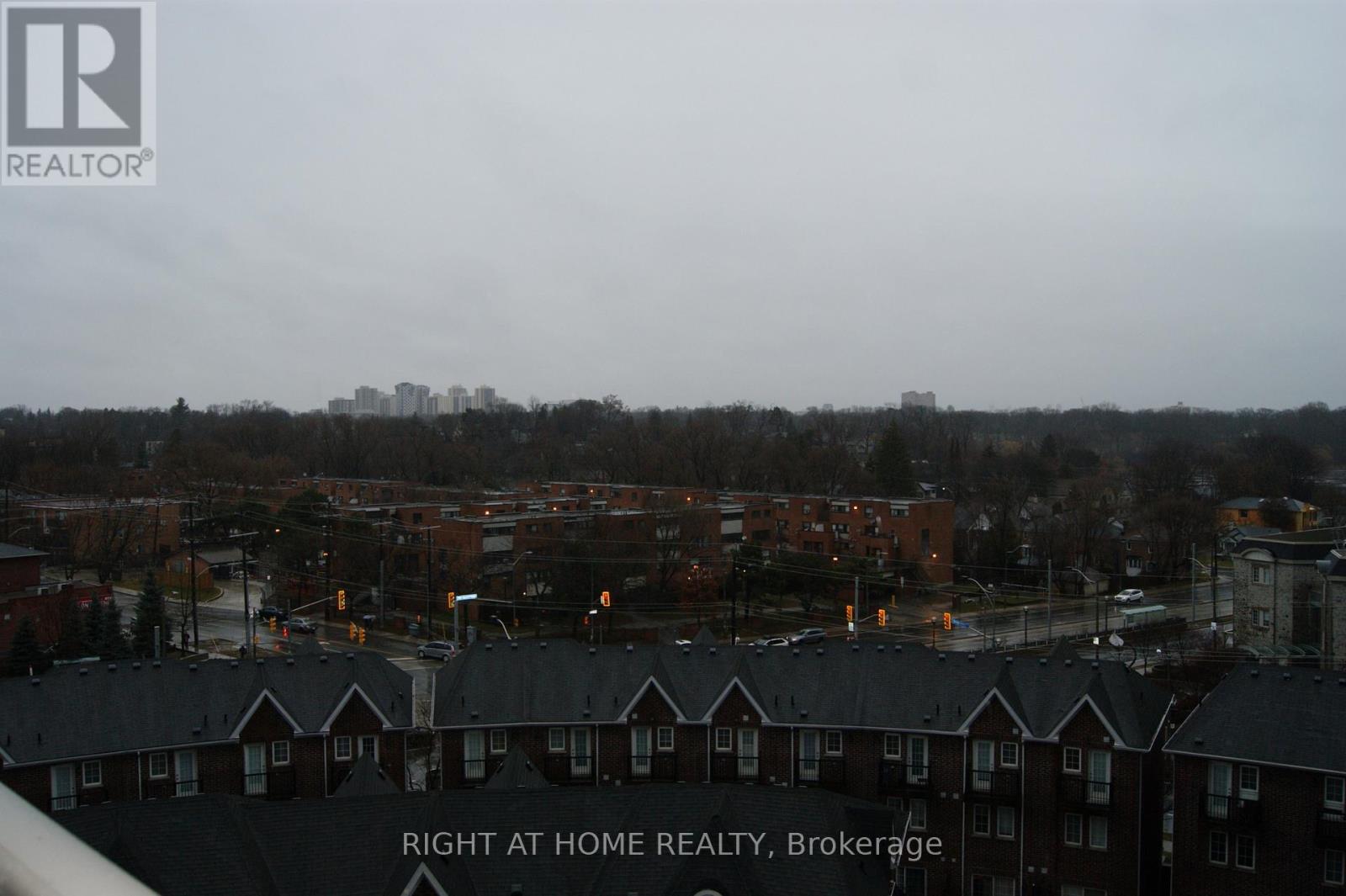 #715 103 THE QUEENSWAY - 19