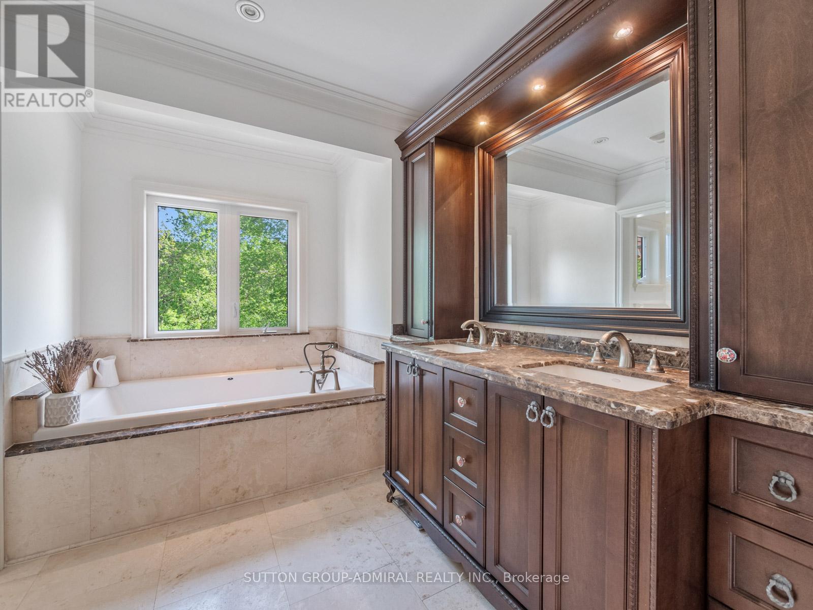 35 WENTWORTH AVENUE - 27