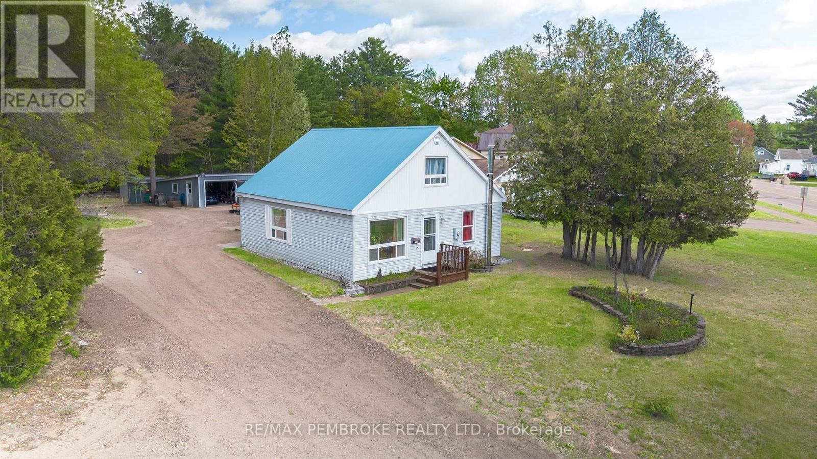 2185 PETAWAWA BOULEVARD - 1
