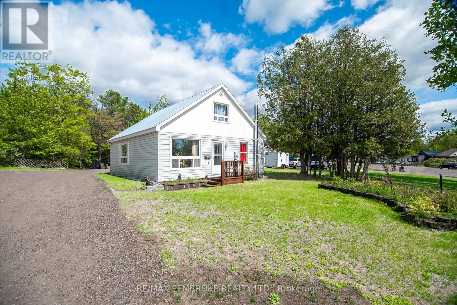 2185 PETAWAWA BOULEVARD - 3
