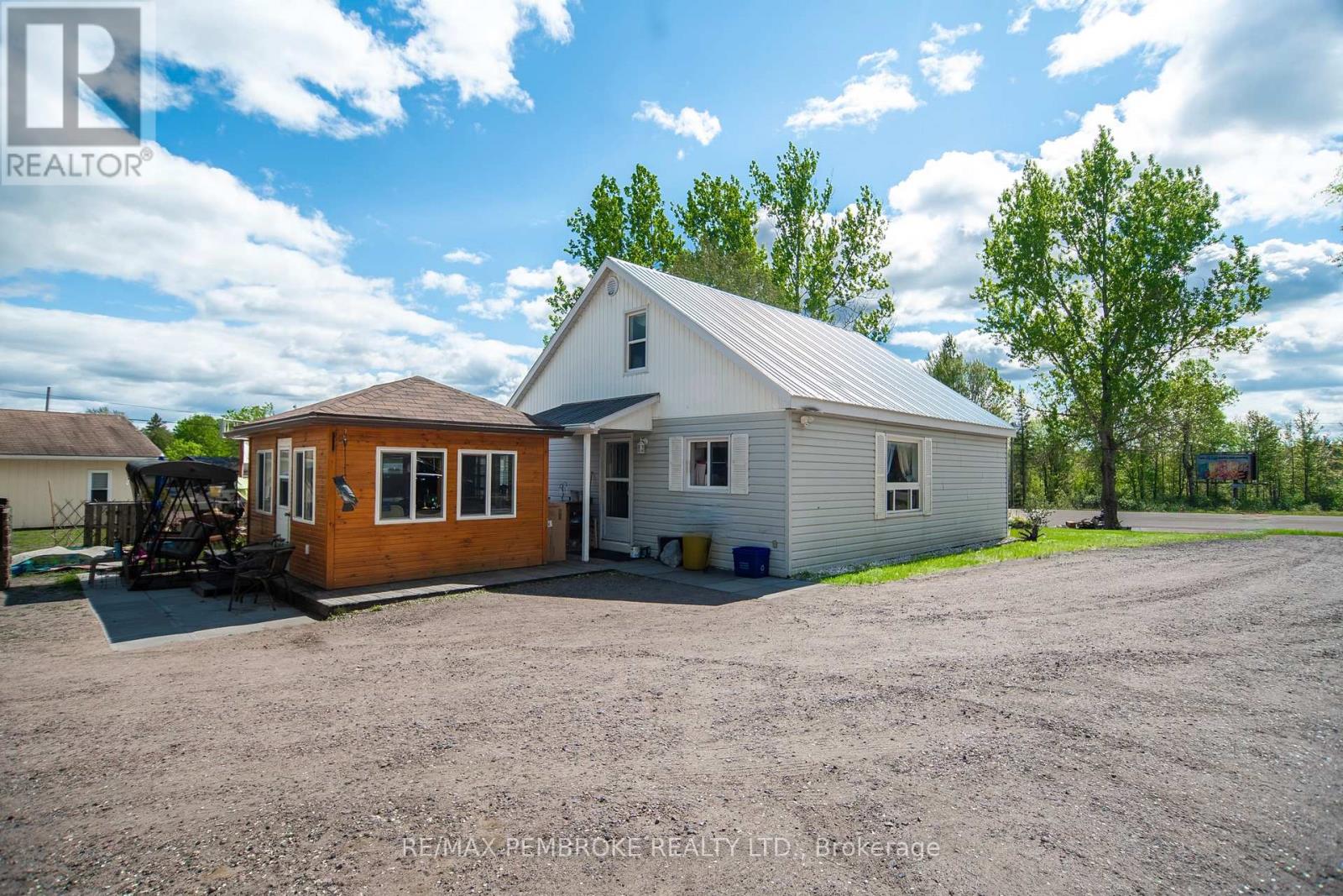 2185 PETAWAWA BOULEVARD - 5