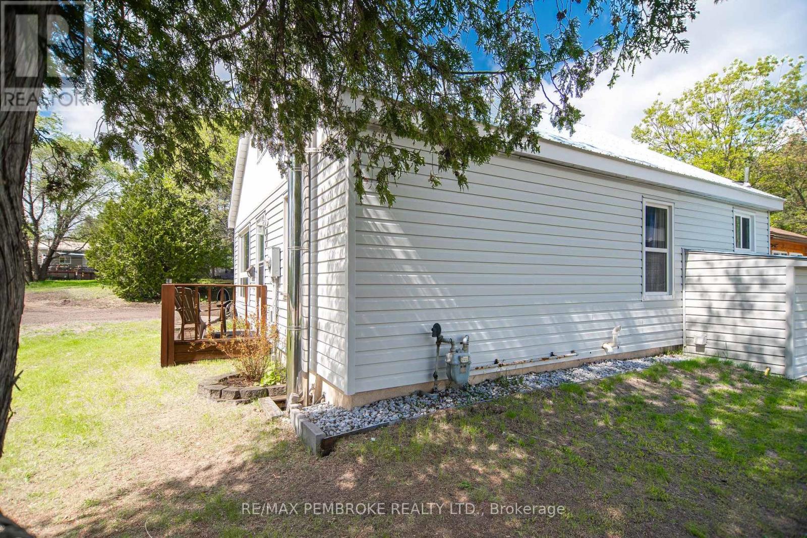 2185 PETAWAWA BOULEVARD - 6