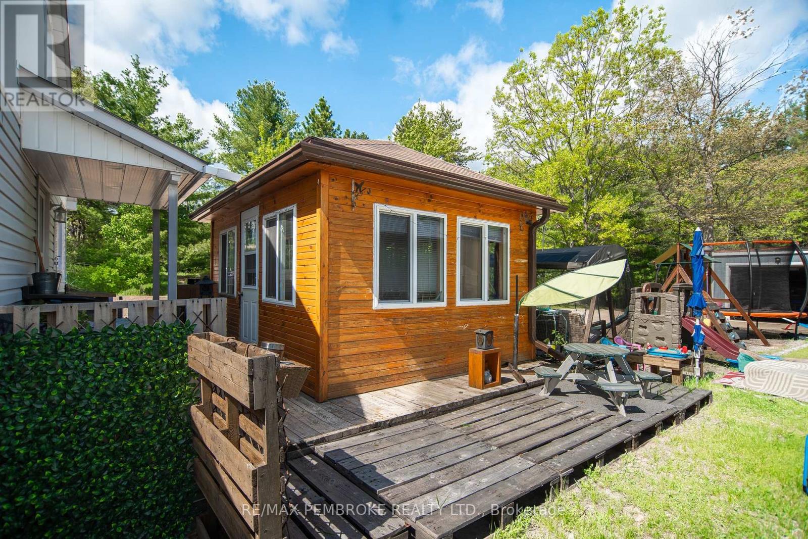 2185 PETAWAWA BOULEVARD - 7