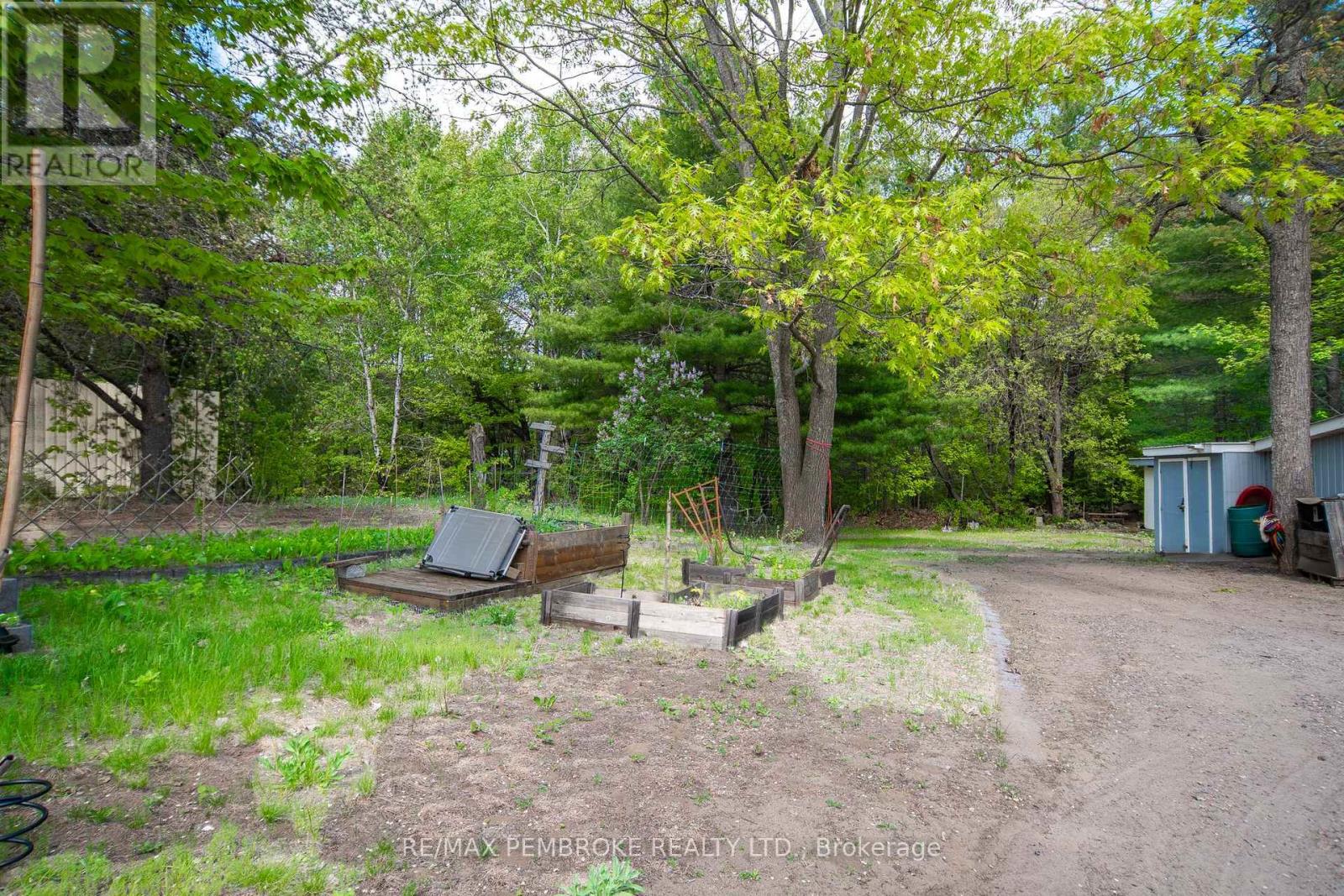 2185 PETAWAWA BOULEVARD - 9