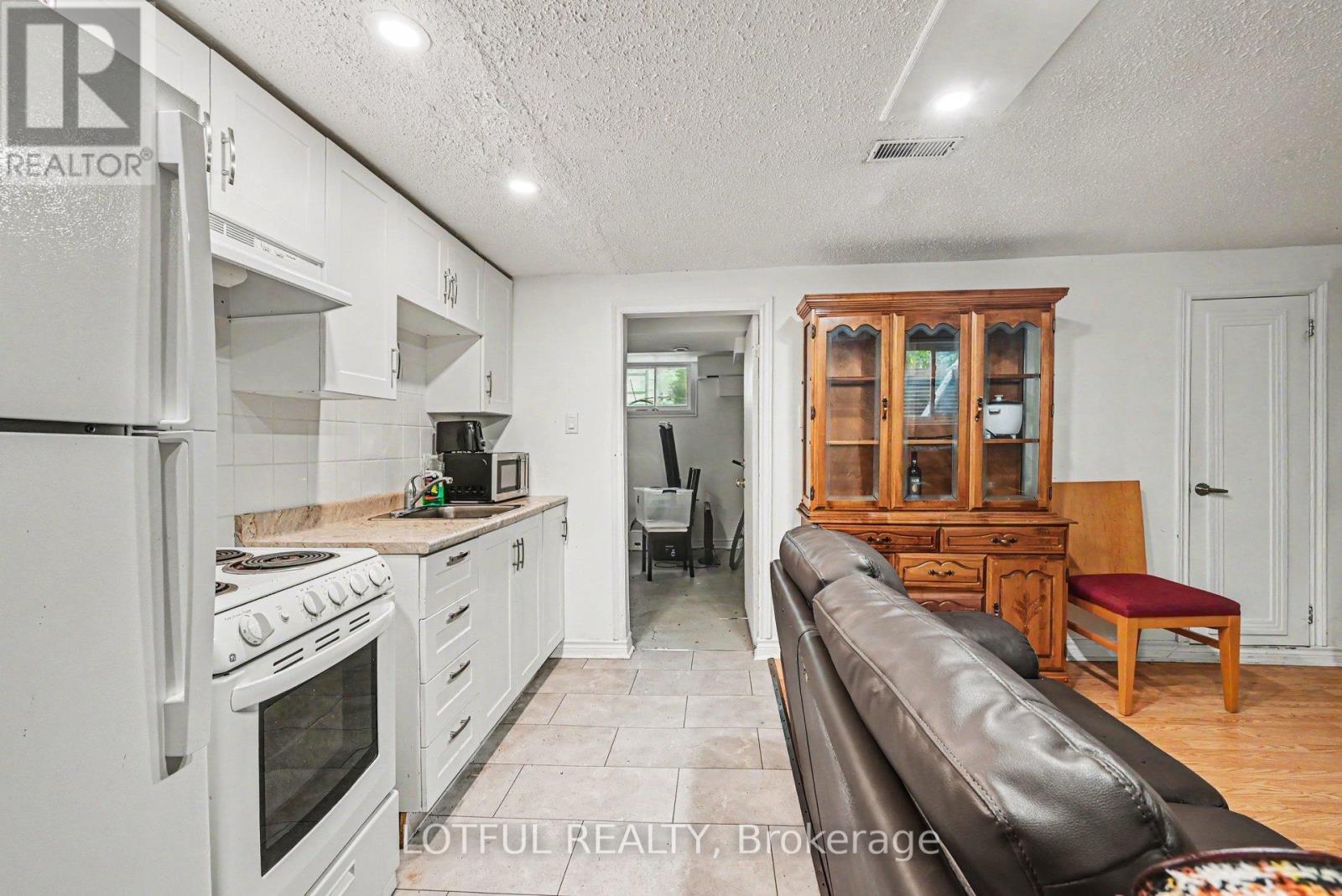 1 Bed, 1 Bath Multi-Family for Rent in Ottawa – 3 – 2427 CHASSEUR AVENUE, Ottawa – MLS# X13446430 - Image 7