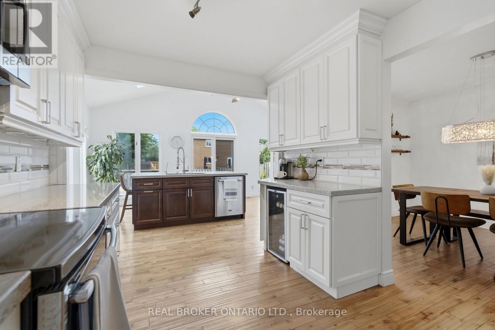 37 MELISSA CRESCENT - 12