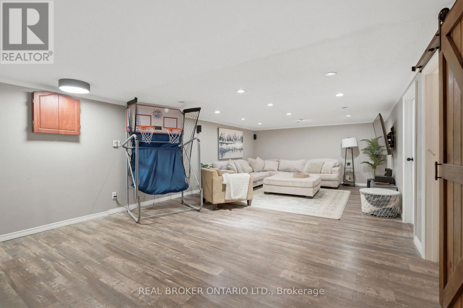 37 MELISSA CRESCENT - 30