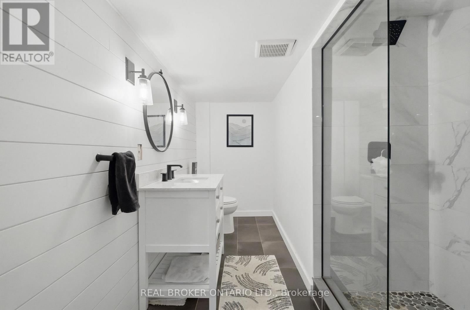 37 MELISSA CRESCENT - 32