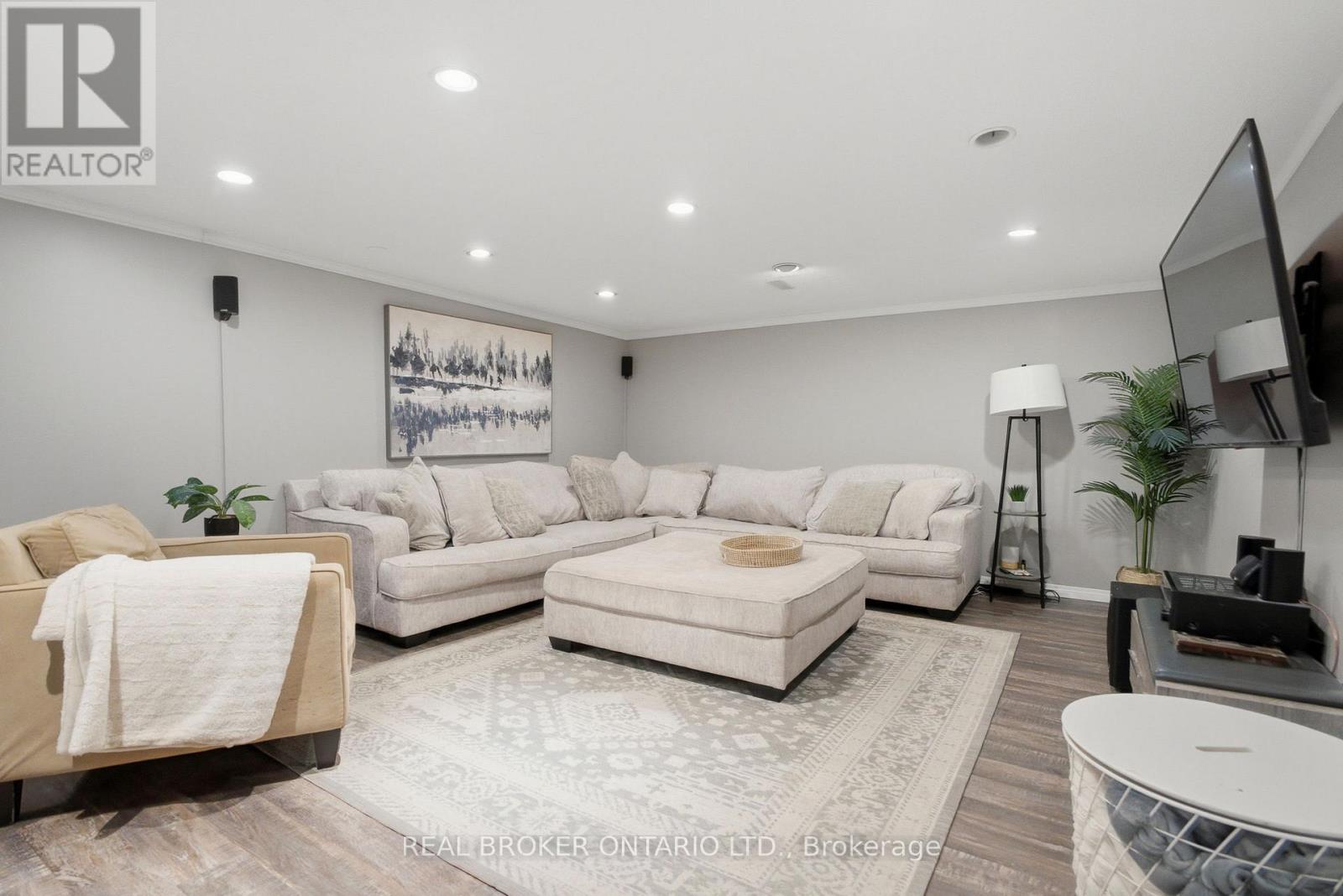 37 MELISSA CRESCENT - 33