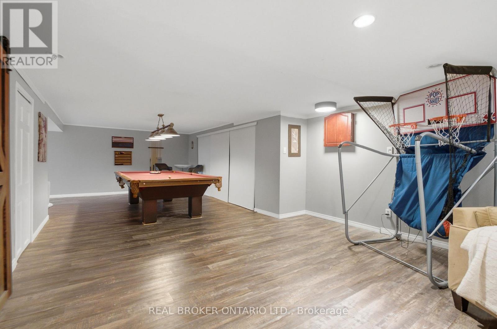 37 MELISSA CRESCENT - 34
