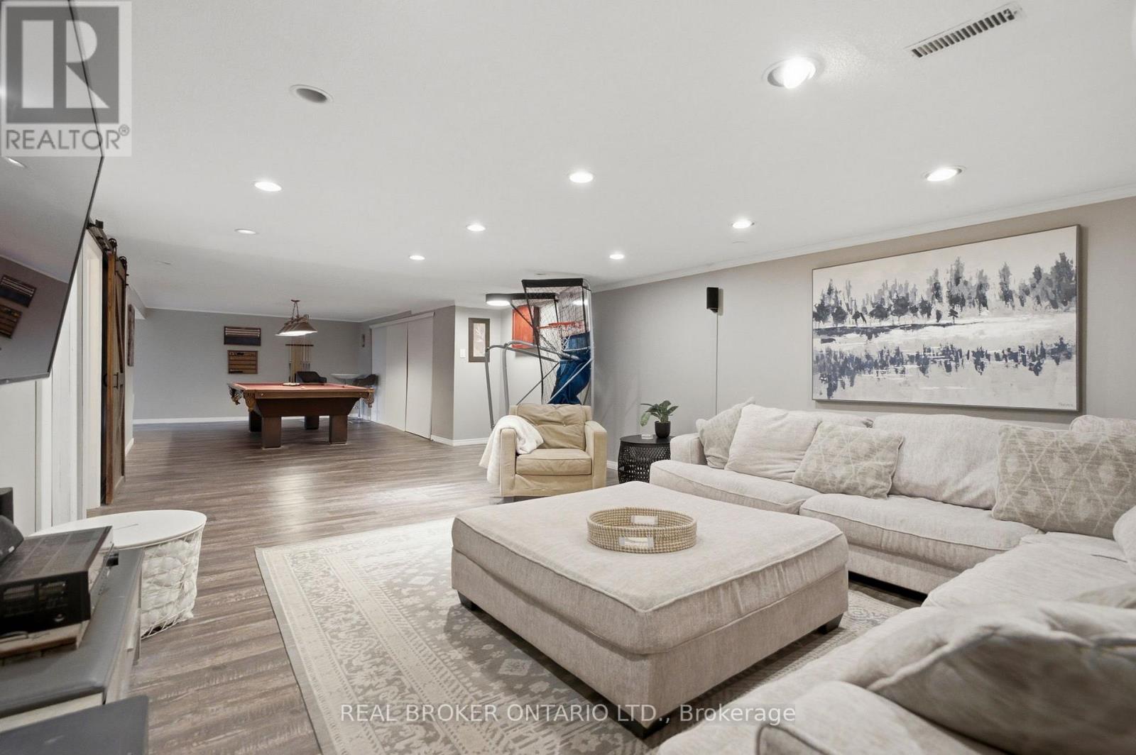 37 MELISSA CRESCENT - 35
