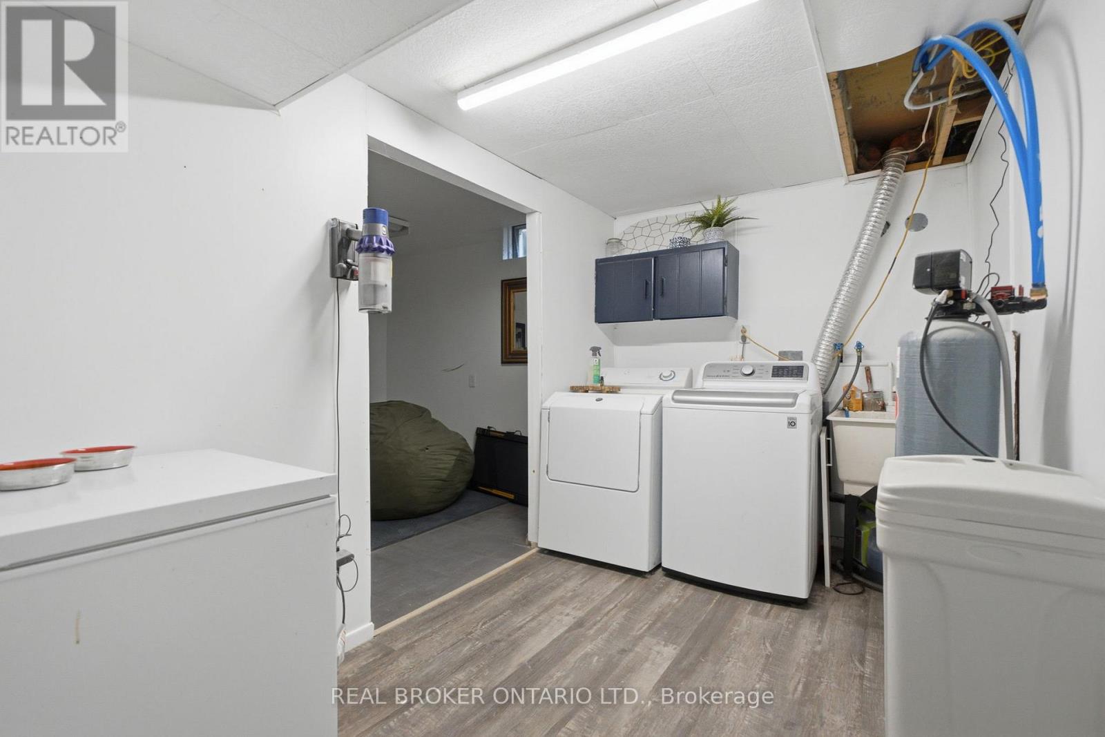 37 MELISSA CRESCENT - 36