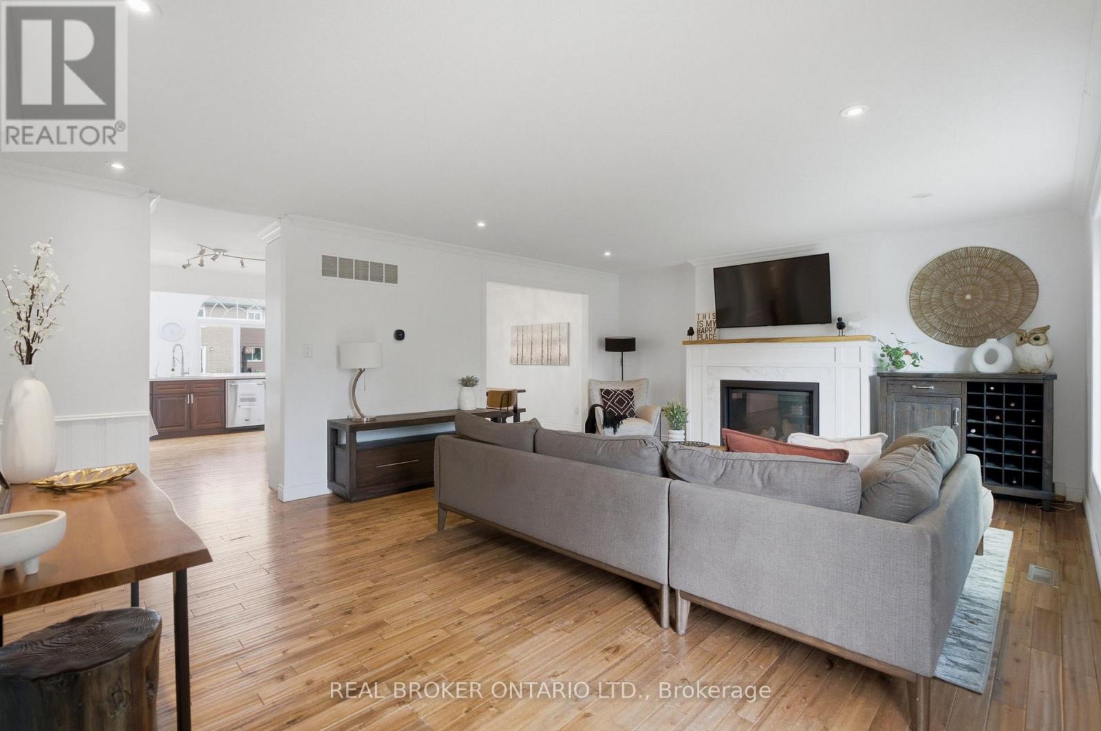 37 MELISSA CRESCENT - 7