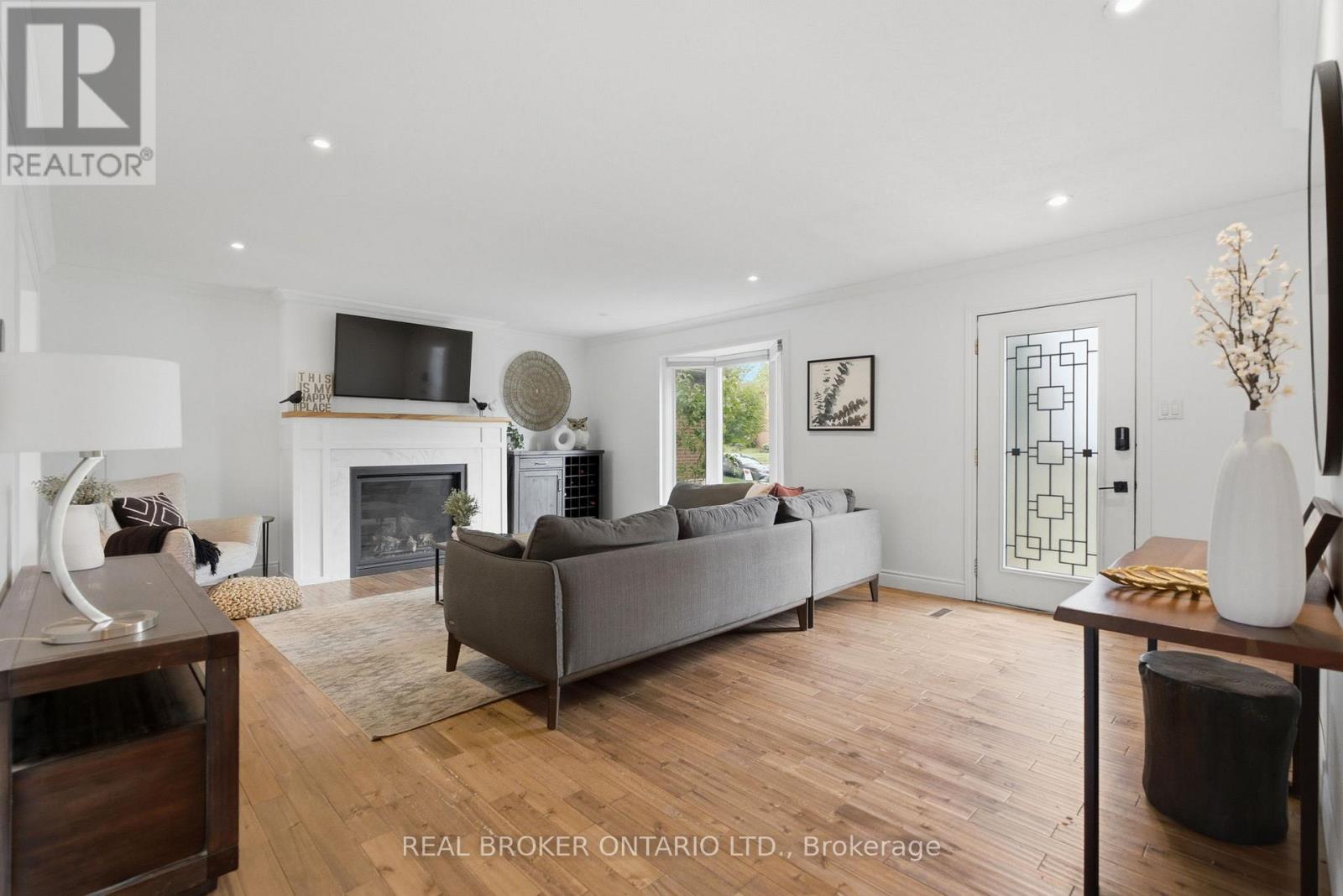 37 MELISSA CRESCENT - 8