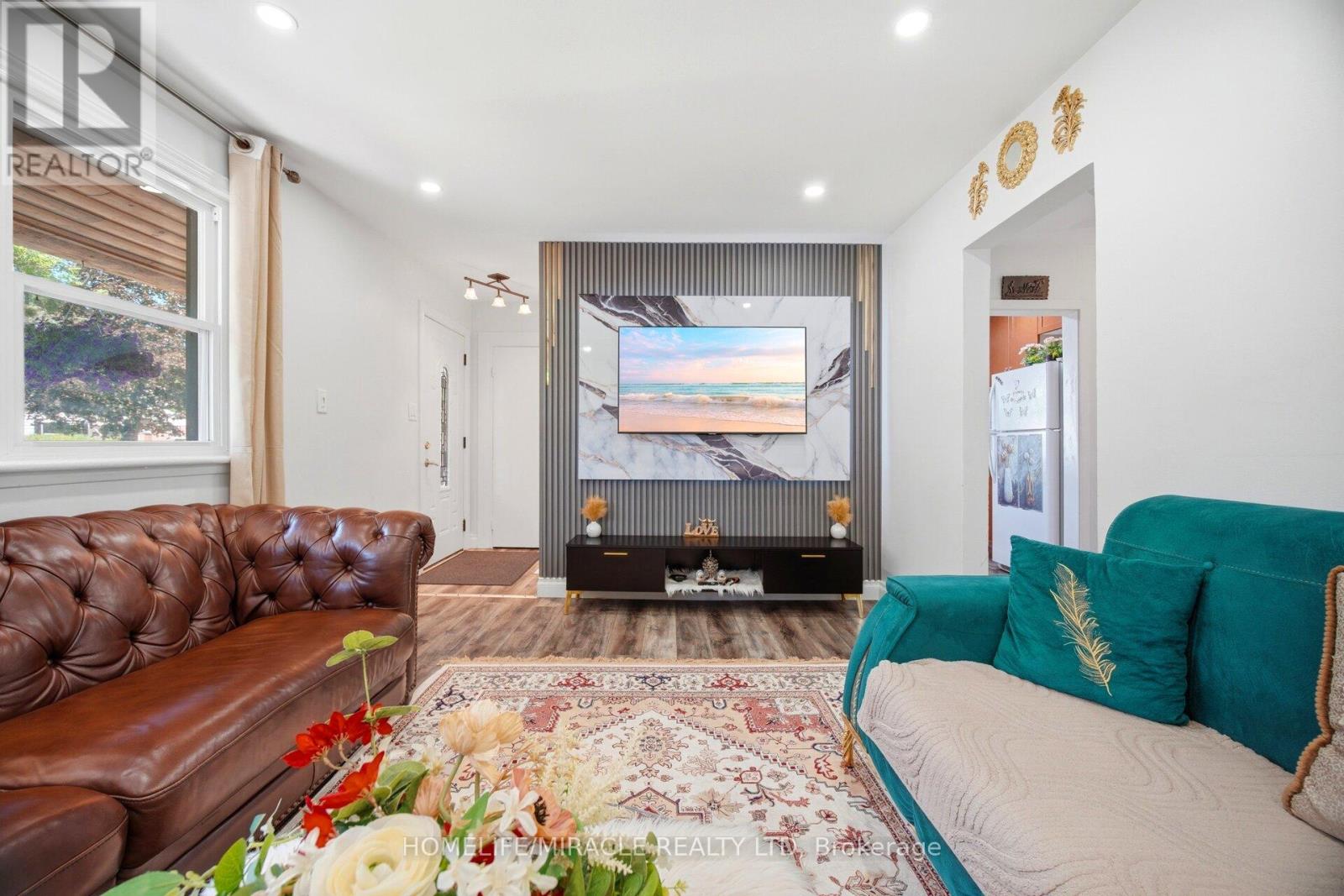 18 GLENGROVE AVENUE - 10