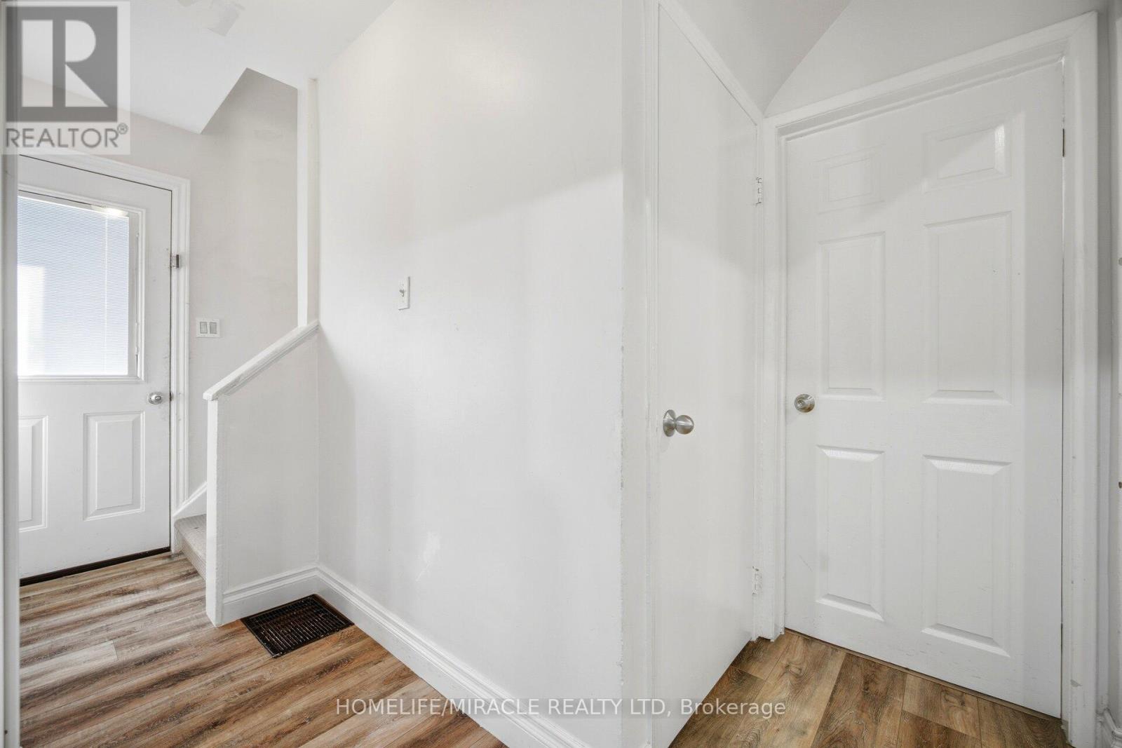 18 GLENGROVE AVENUE - 18