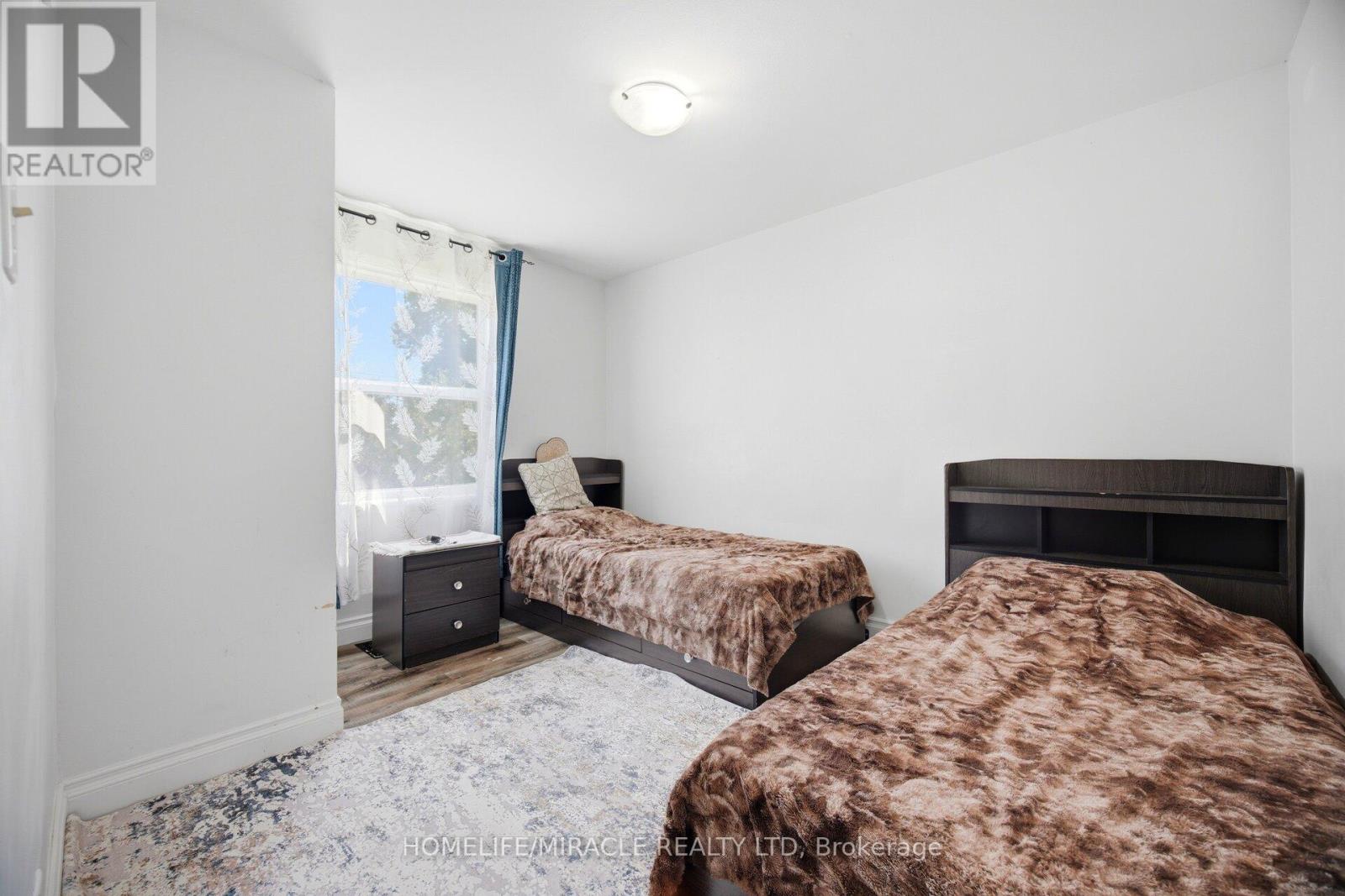 18 GLENGROVE AVENUE - 19