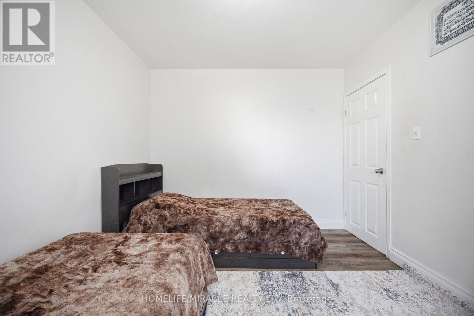 18 GLENGROVE AVENUE - 20