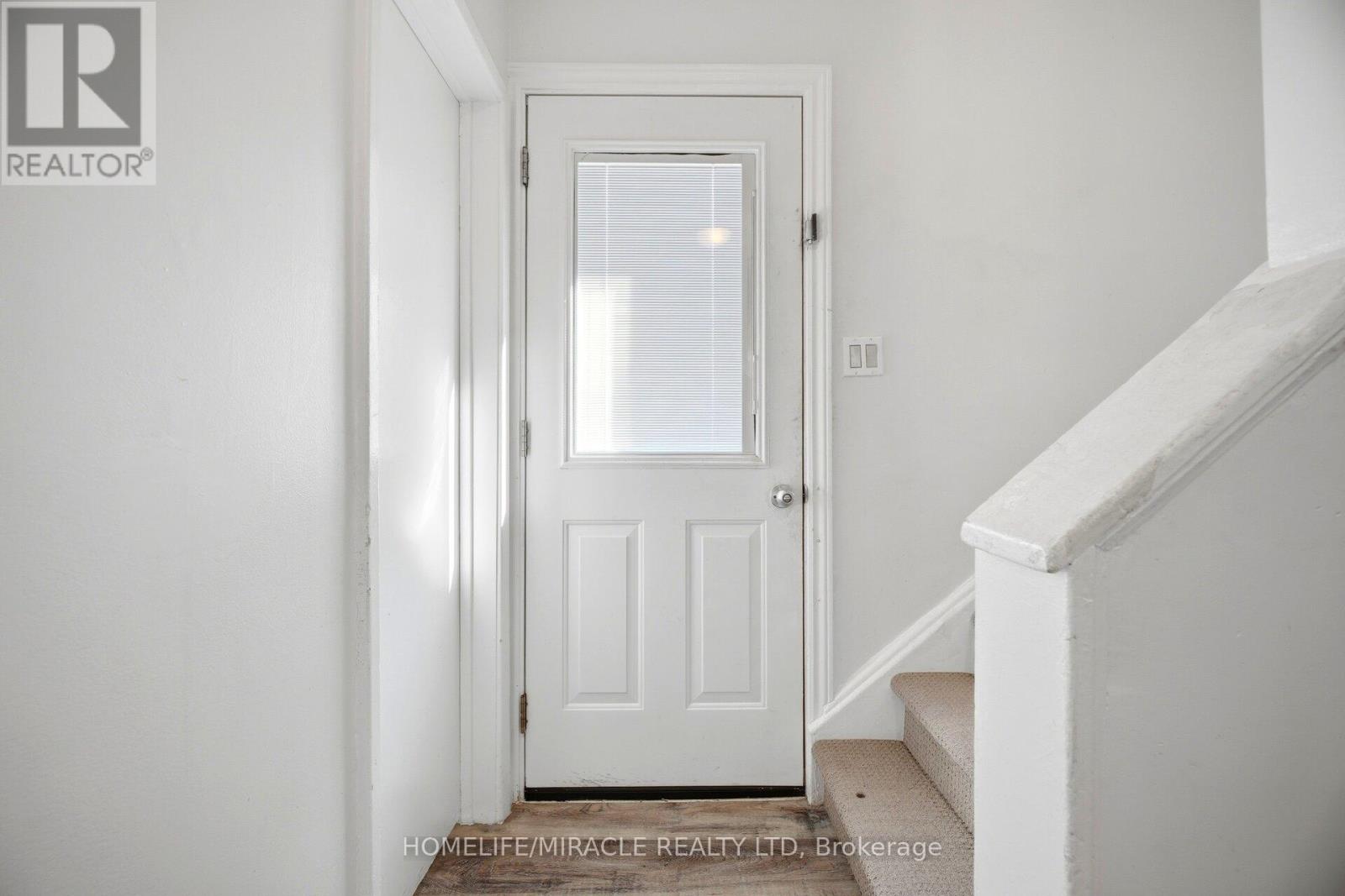 18 GLENGROVE AVENUE - 21