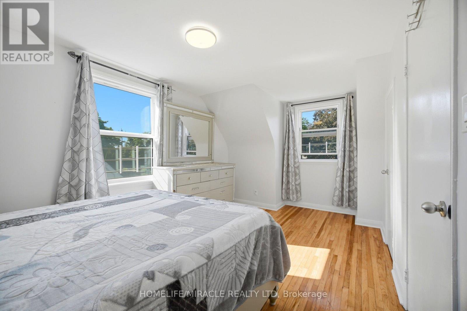 18 GLENGROVE AVENUE - 24