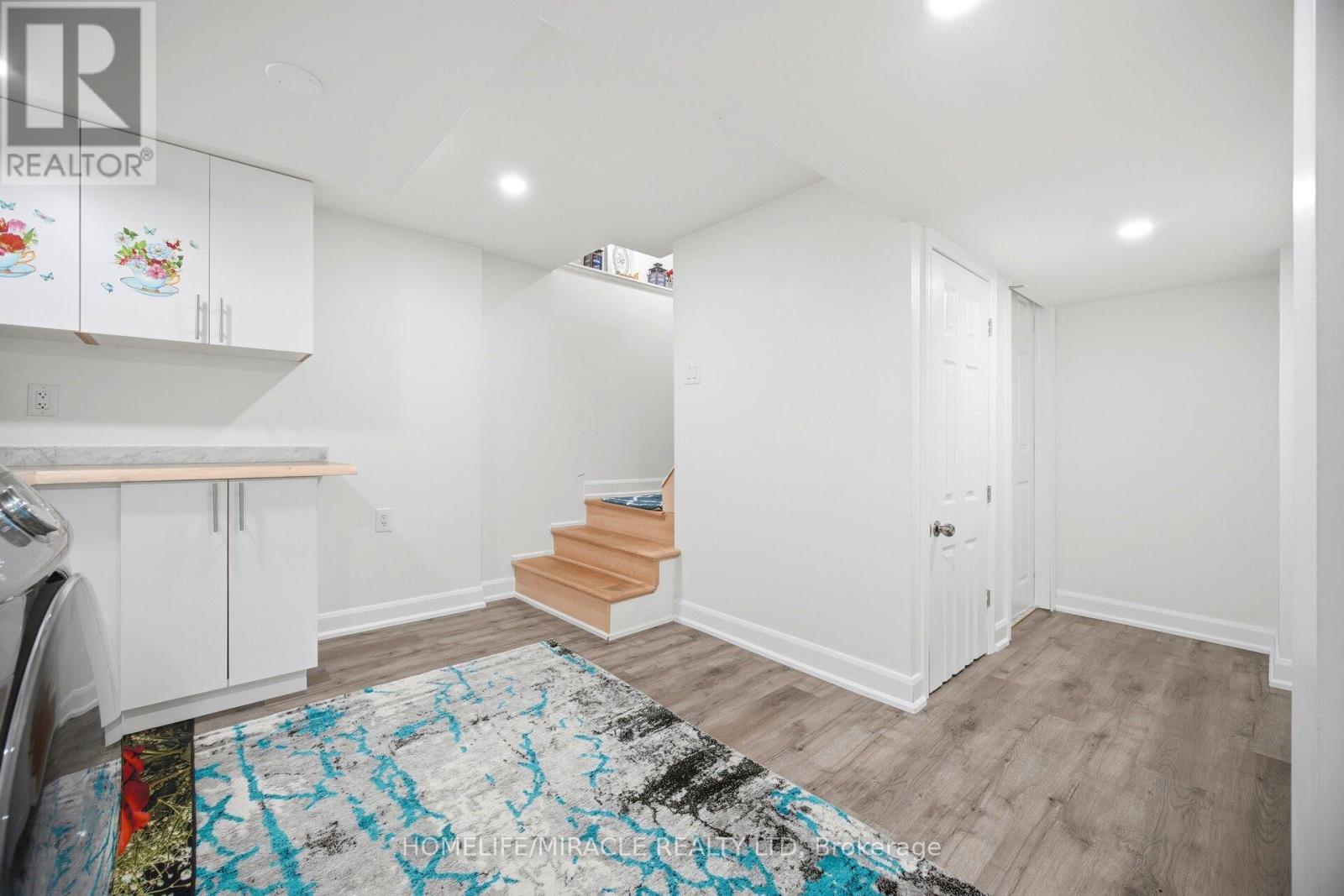 18 GLENGROVE AVENUE - 28