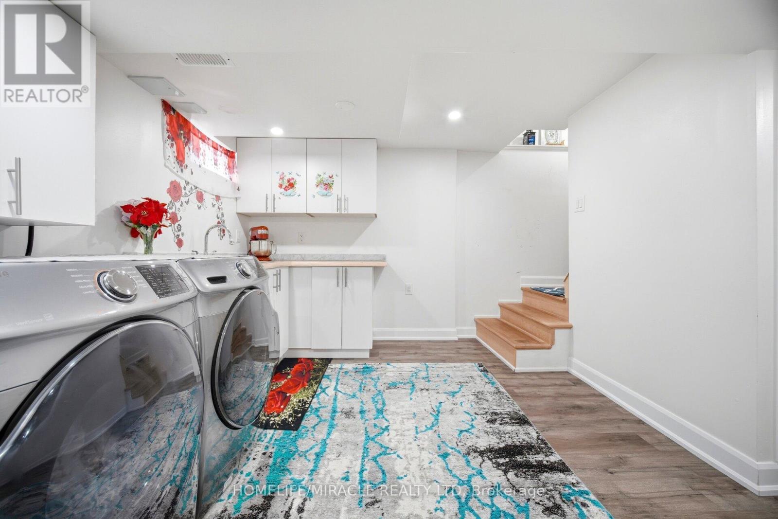18 GLENGROVE AVENUE - 29