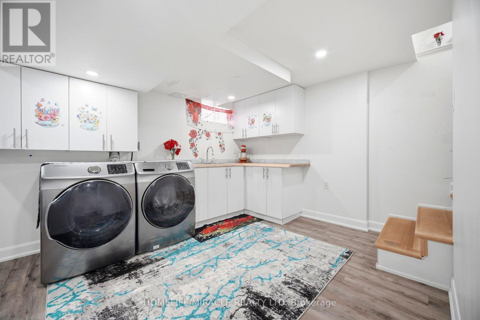 18 GLENGROVE AVENUE - 30