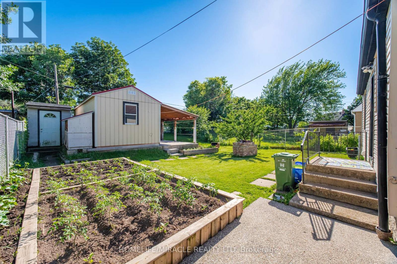 18 GLENGROVE AVENUE - 40