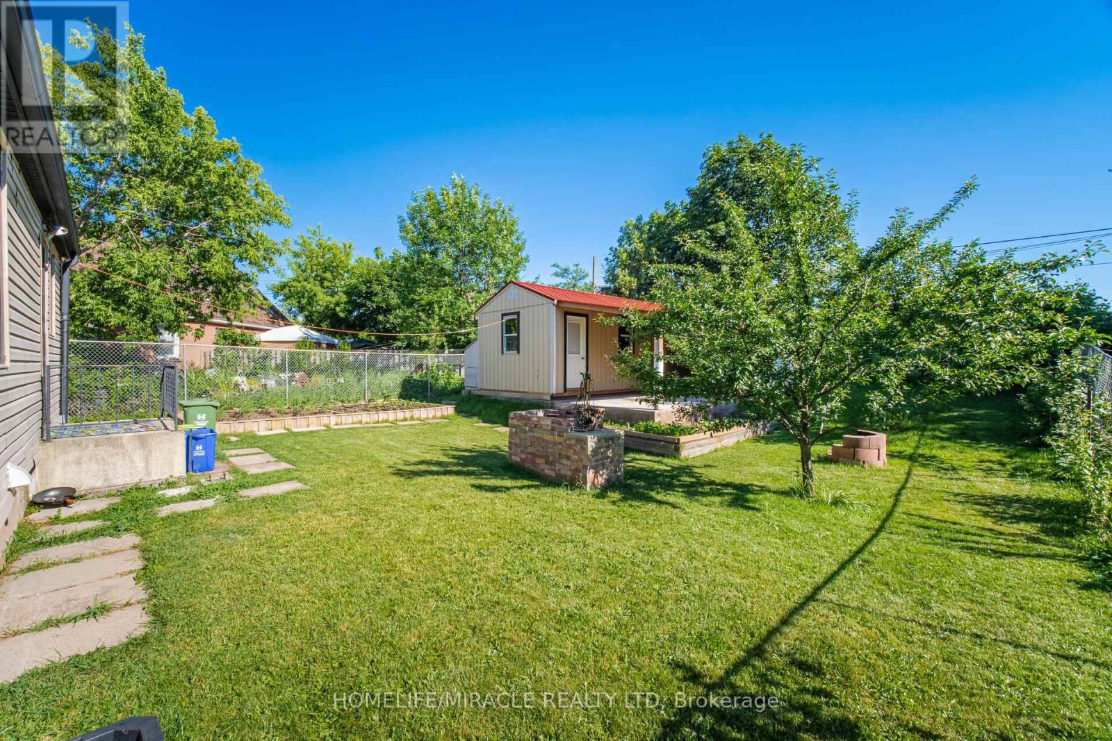 18 GLENGROVE AVENUE - 41