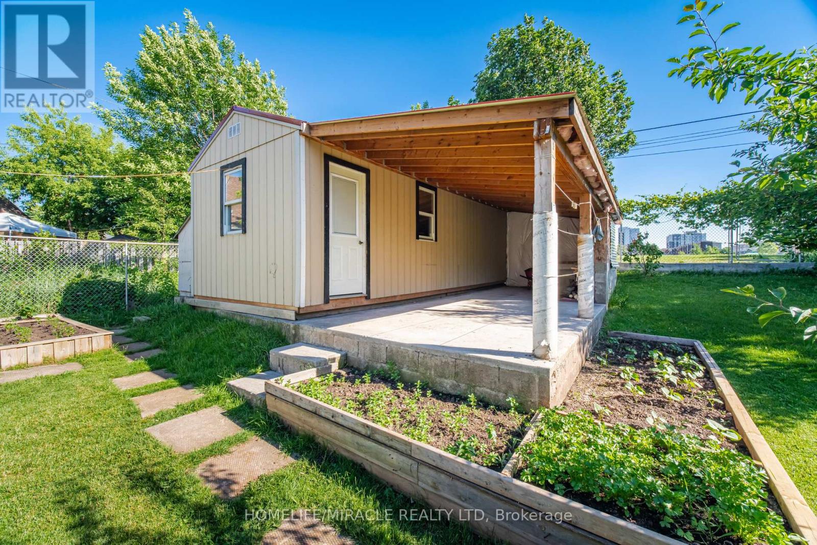 18 GLENGROVE AVENUE - 42