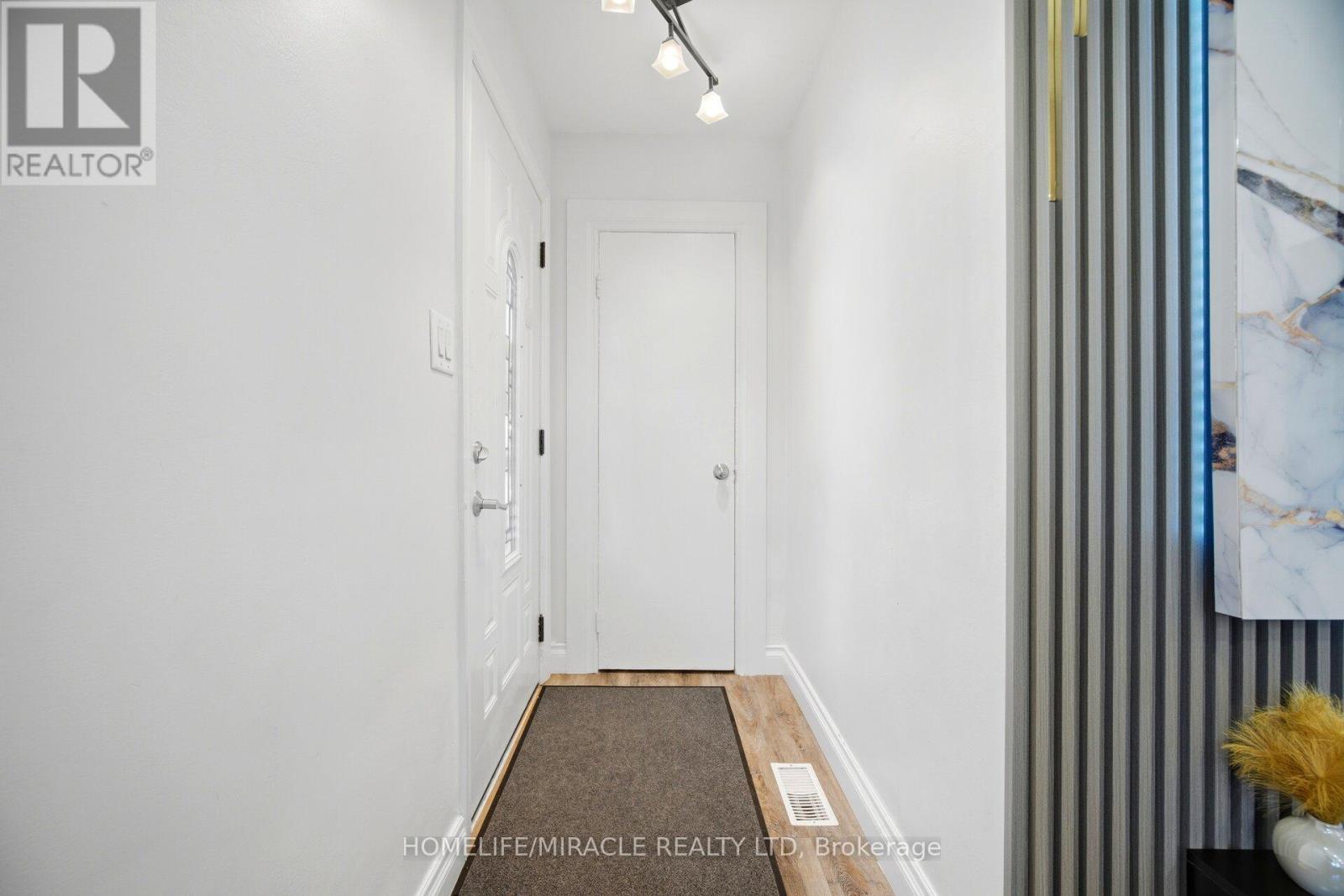 18 GLENGROVE AVENUE - 6