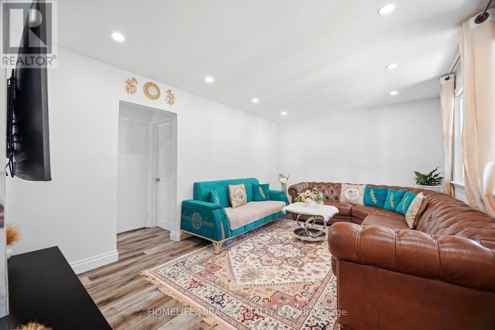 18 GLENGROVE AVENUE - 7