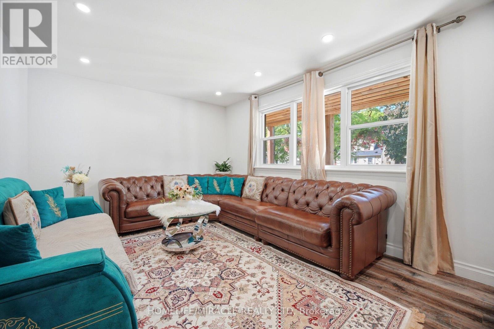 18 GLENGROVE AVENUE - 8