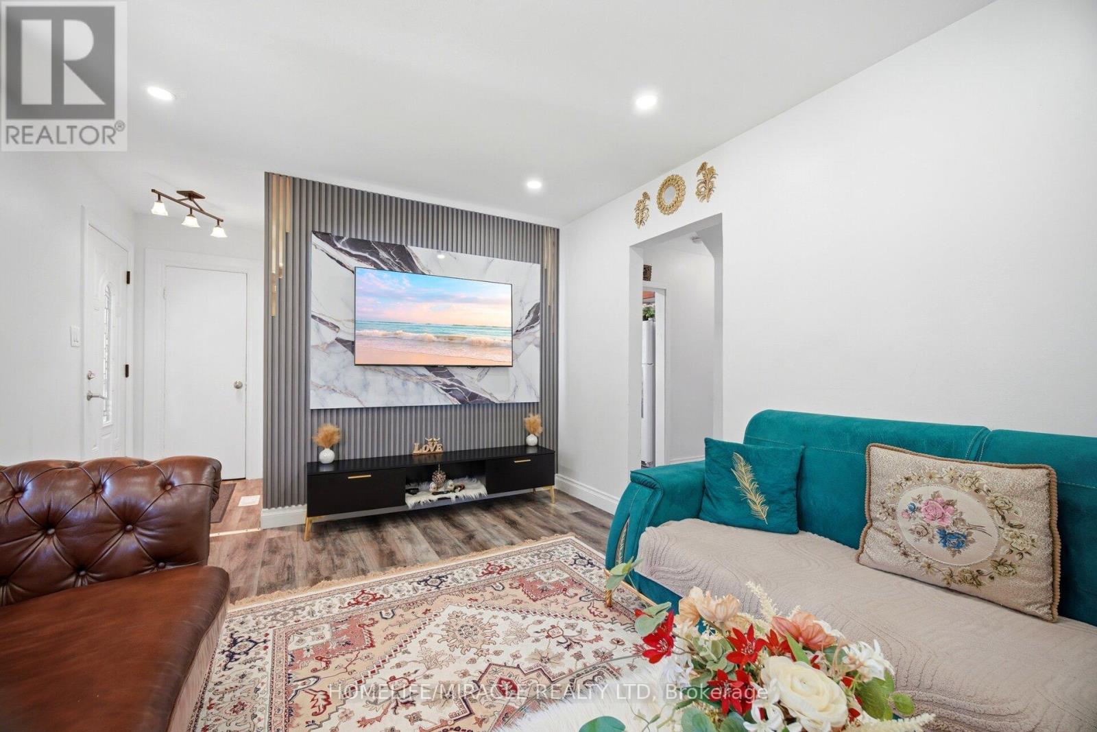 18 GLENGROVE AVENUE - 9